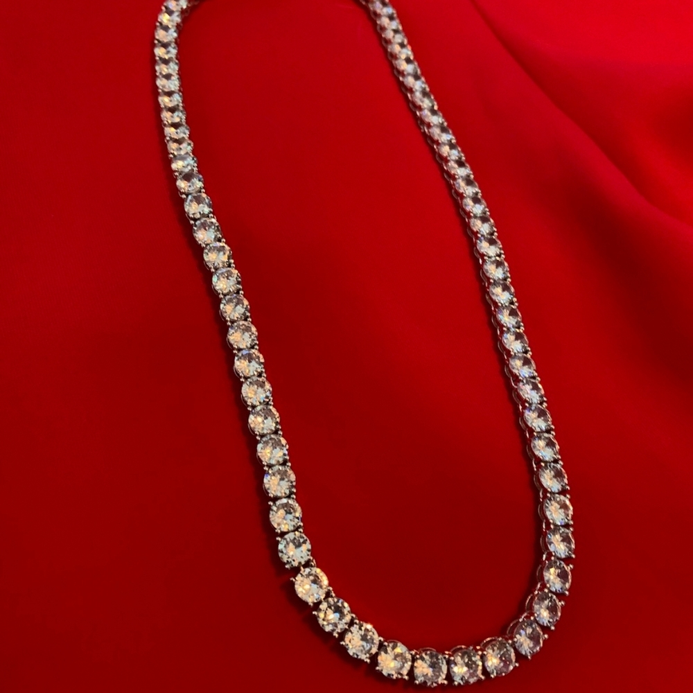 GP tenis necklace